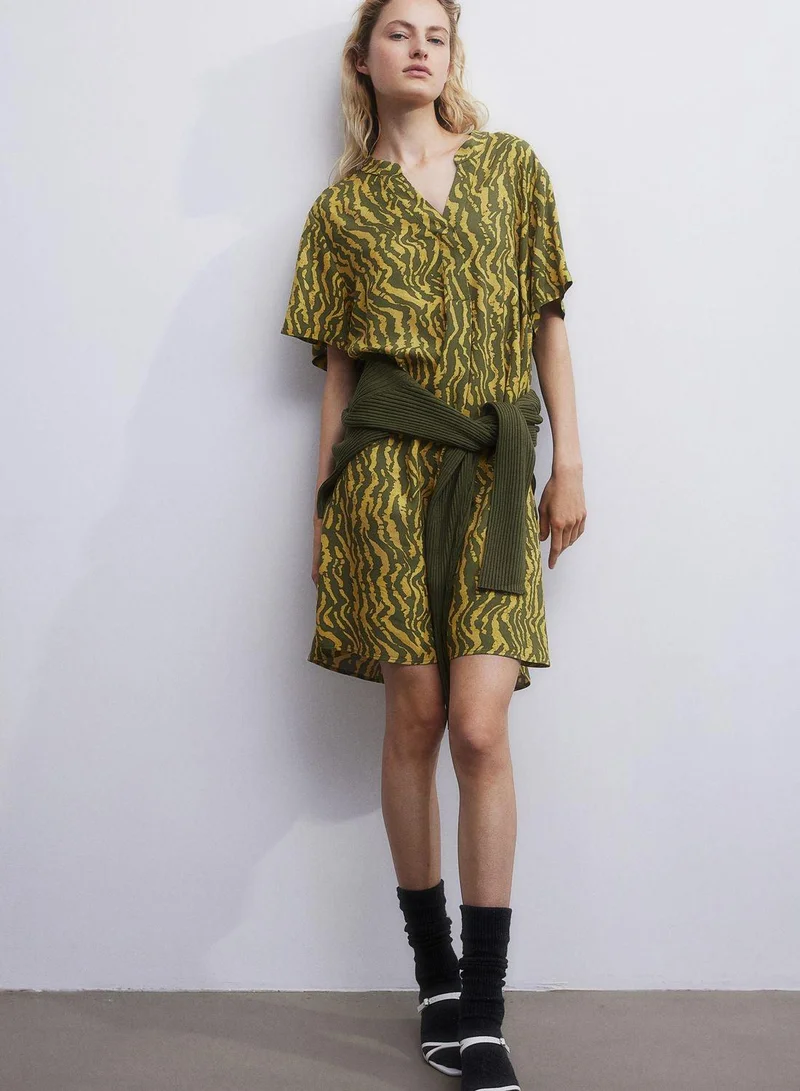 اتش اند ام بلوزة تونيك بياقة على شكل حرف